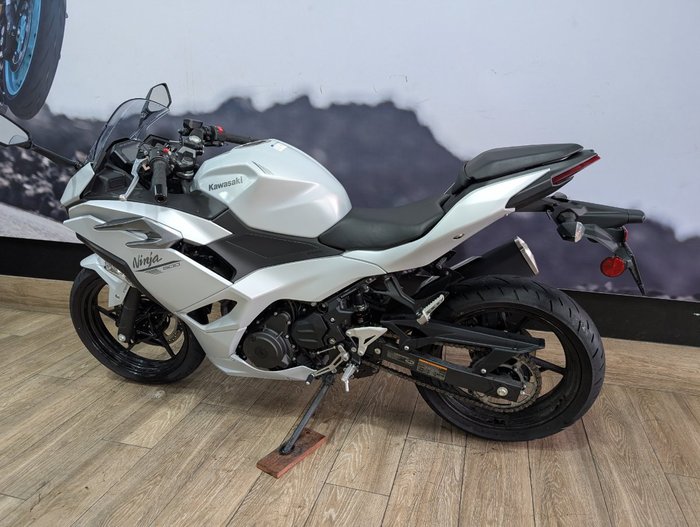 2025 Kawasaki NINJA 500 WHITE