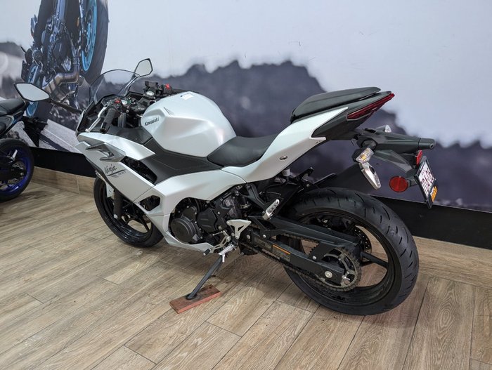 2025 Kawasaki NINJA 500 WHITE