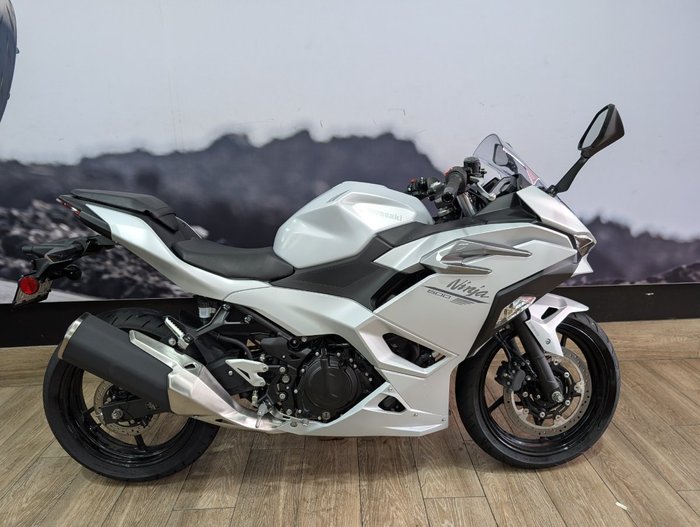 2025 Kawasaki NINJA 500 WHITE