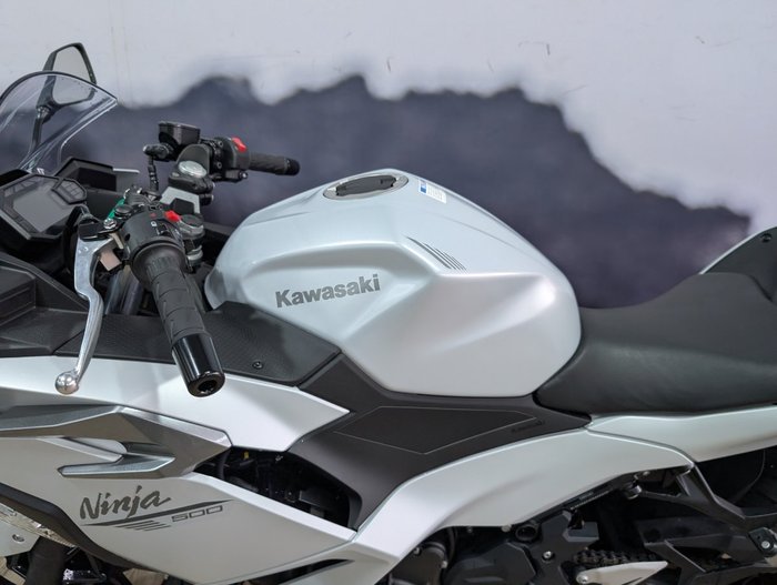 2025 Kawasaki NINJA 500 WHITE