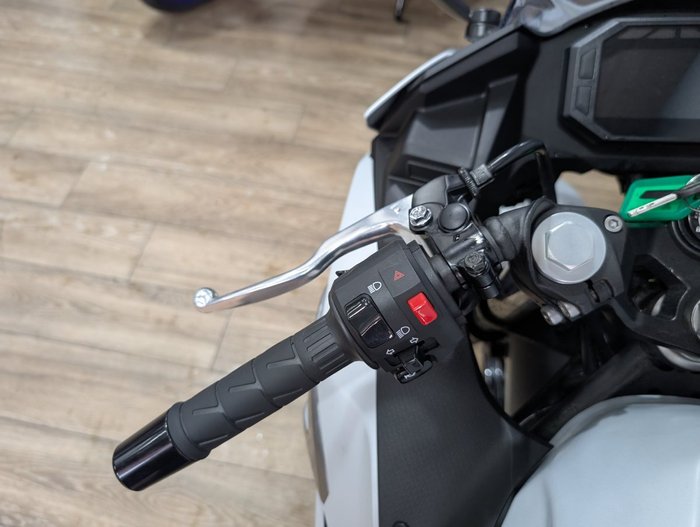 2025 Kawasaki NINJA 500 WHITE