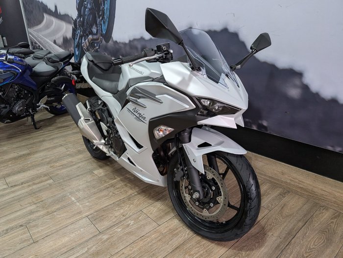 2025 Kawasaki NINJA 500 WHITE