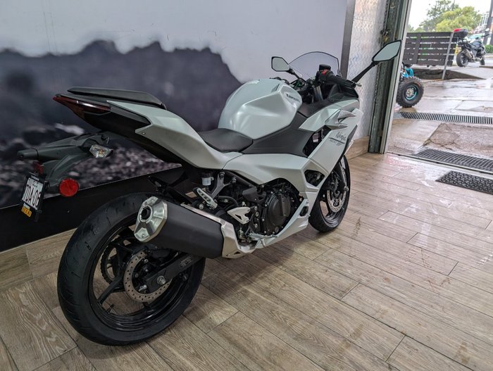 2025 Kawasaki NINJA 500 WHITE