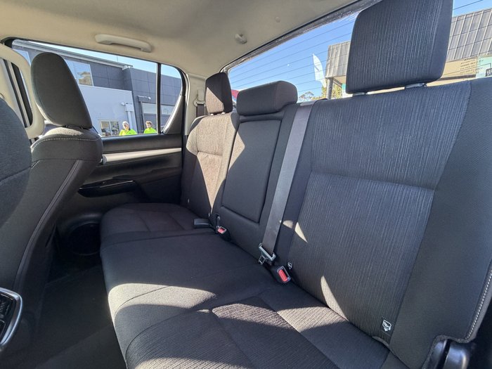2017 Toyota Hilux SR5