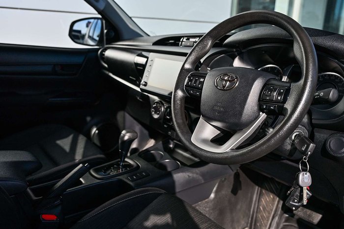 2024 Toyota Hilux SR