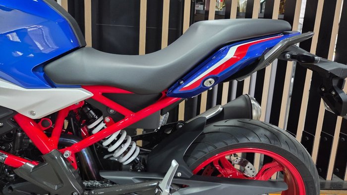 2026 BMW Motorrad G 310 R RACINGBLUE METALLIC