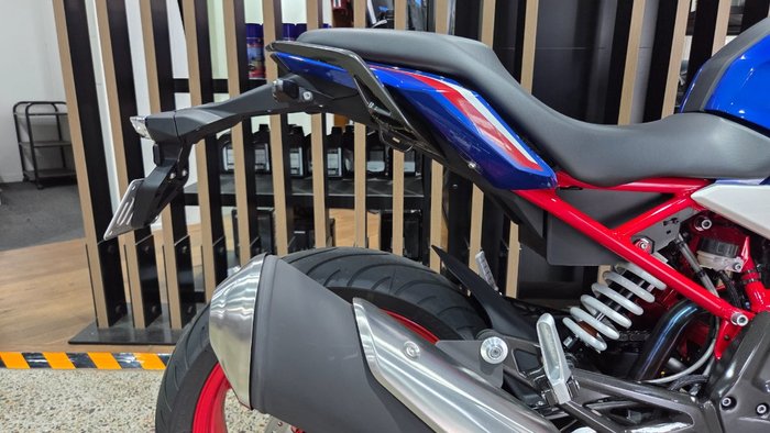 2026 BMW Motorrad G 310 R RACINGBLUE METALLIC