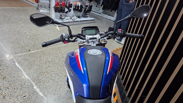2026 BMW Motorrad G 310 R RACINGBLUE METALLIC
