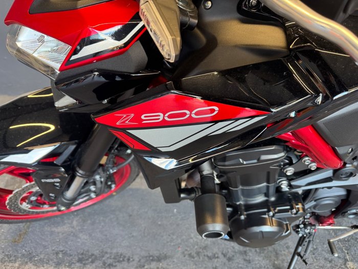 2024 Kawasaki Z900 (ZR900) RED