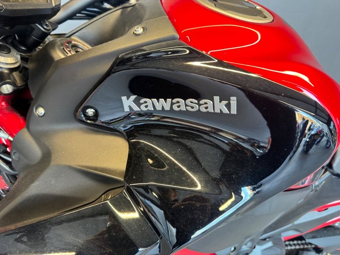 2024 Kawasaki Z900 (ZR900) RED