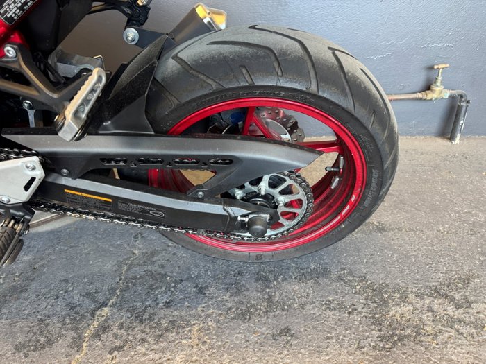 2024 Kawasaki Z900 (ZR900) RED