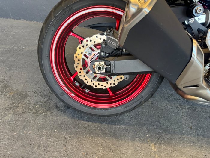 2024 Kawasaki Z900 (ZR900) RED