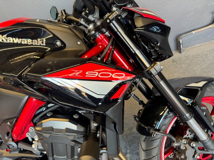 2024 Kawasaki Z900 (ZR900) RED
