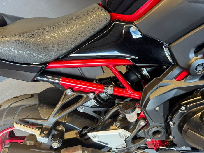 2024 Kawasaki Z900 (ZR900) RED