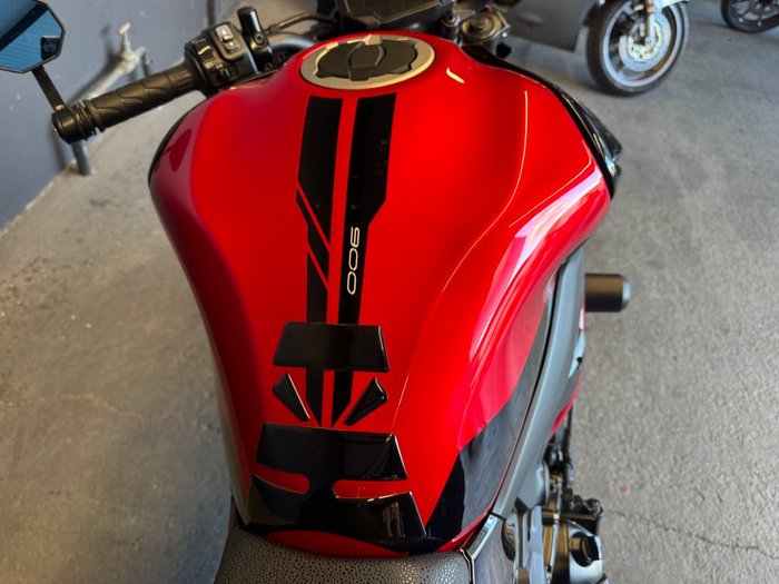 2024 Kawasaki Z900 (ZR900) RED