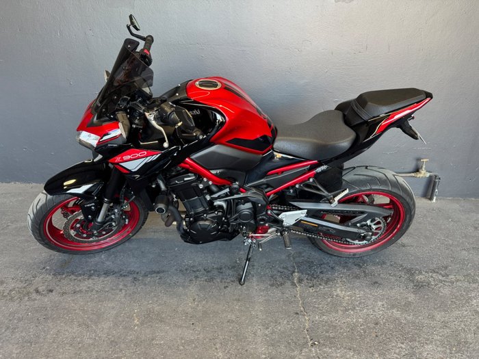 2024 Kawasaki Z900 (ZR900) RED