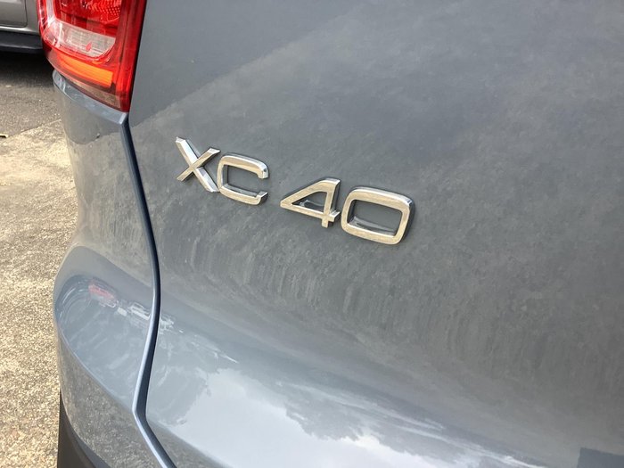 2022 Volvo XC40 Ultimate B5 Dark