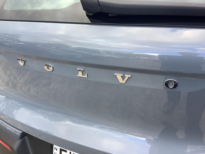 2022 Volvo XC40 Ultimate B5 Dark