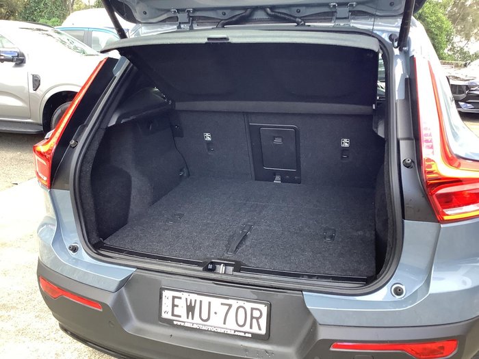 2022 Volvo XC40 Ultimate B5 Dark