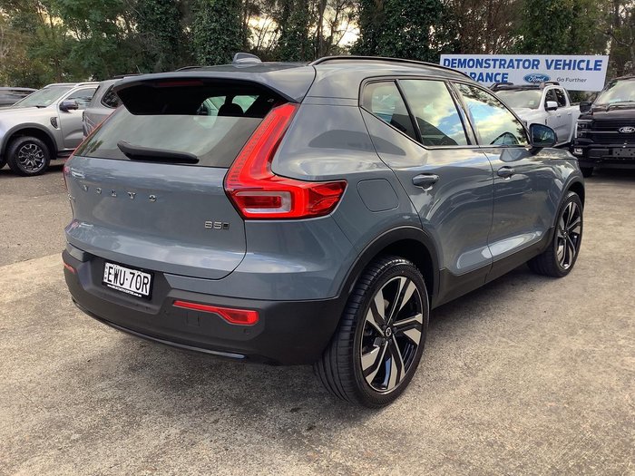 2022 Volvo XC40 Ultimate B5 Dark