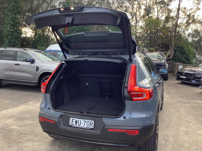 2022 Volvo XC40 Ultimate B5 Dark