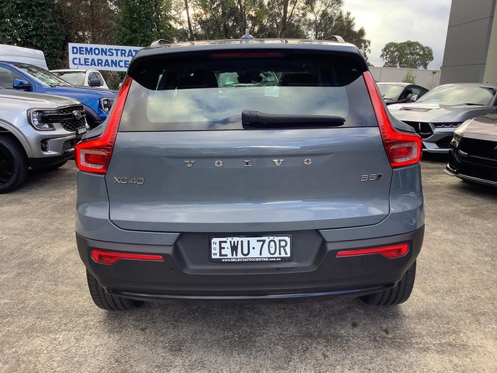 2022 Volvo XC40 Ultimate B5 Dark