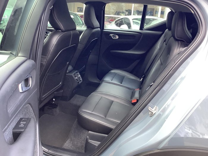 2022 Volvo XC40 Ultimate B5 Dark