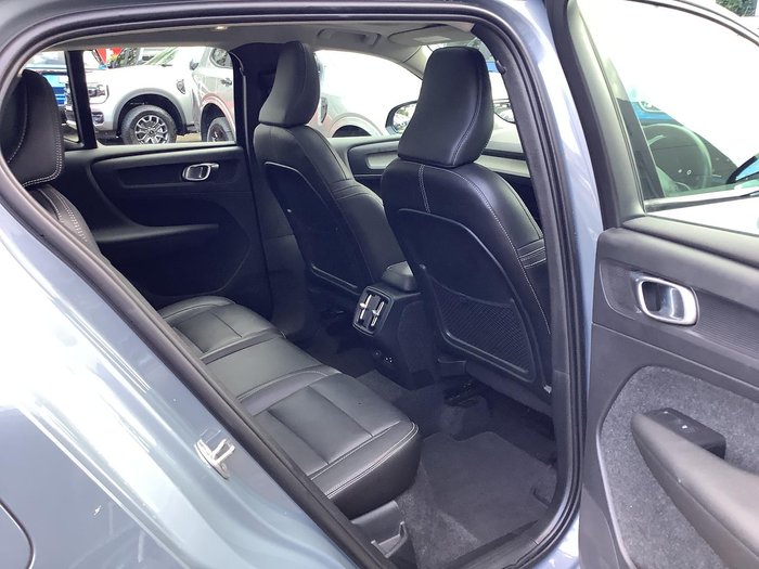 2022 Volvo XC40 Ultimate B5 Dark