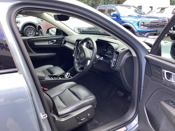2022 Volvo XC40 Ultimate B5 Dark