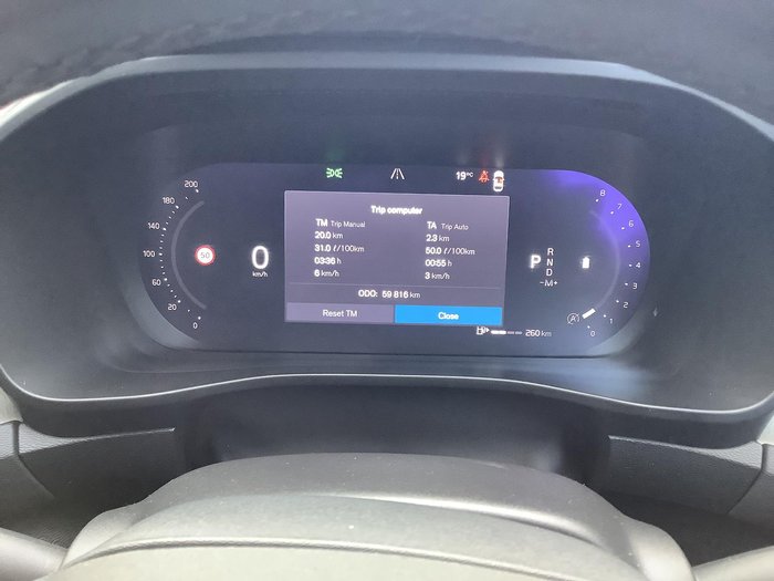 2022 Volvo XC40 Ultimate B5 Dark