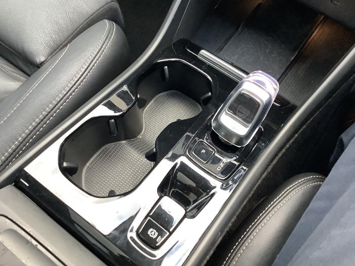 2022 Volvo XC40 Ultimate B5 Dark