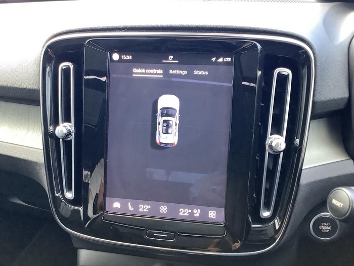 2022 Volvo XC40 Ultimate B5 Dark