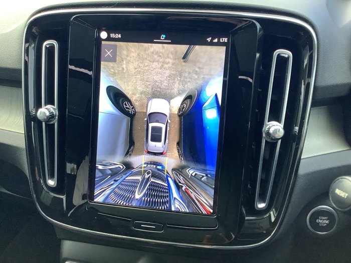 2022 Volvo XC40 Ultimate B5 Dark