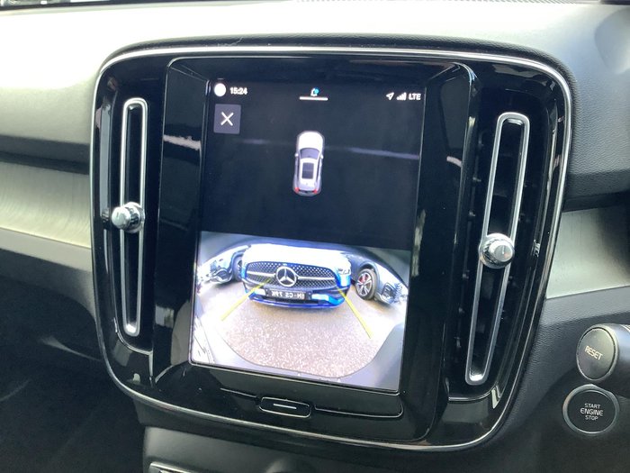 2022 Volvo XC40 Ultimate B5 Dark
