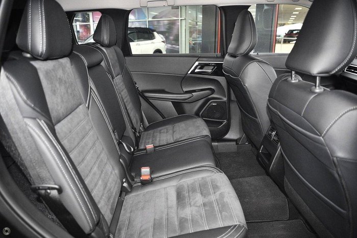 2026 Mitsubishi Outlander Black Edition