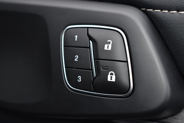 2025 Ford Everest Platinum
