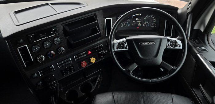 2021 Freightliner Cascadia 126 WHITE