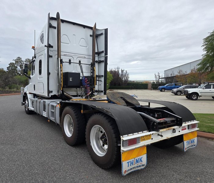 2021 Freightliner Cascadia 126 WHITE