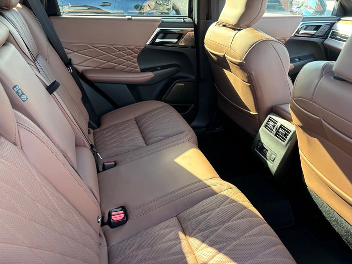 2025 Mitsubishi Outlander Exceed Tourer