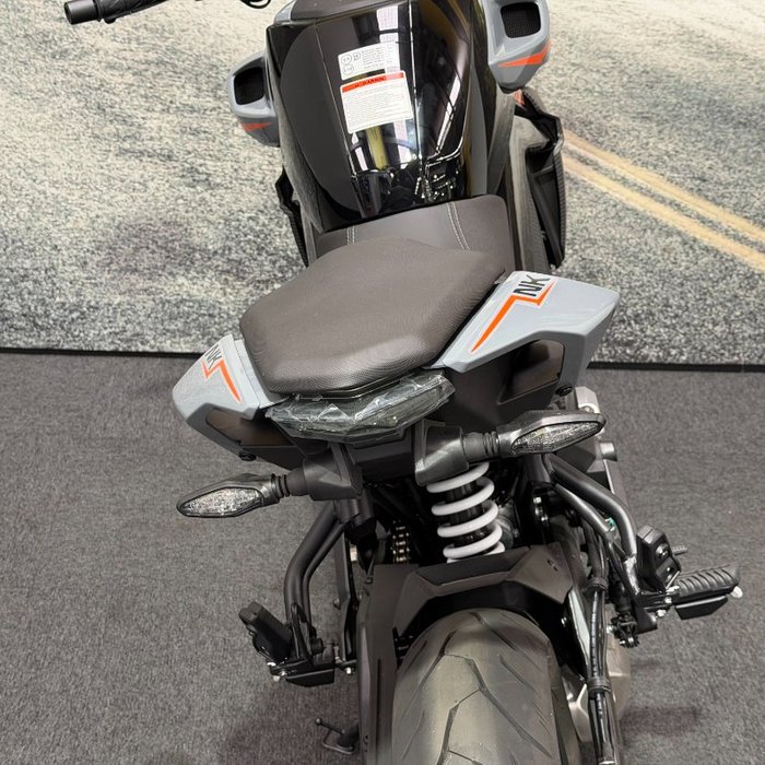 2025 CFMOTO 300 NK ABS Black