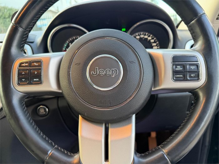 2012 JEEP GRAND CHEROKEE LAREDO (4x4)