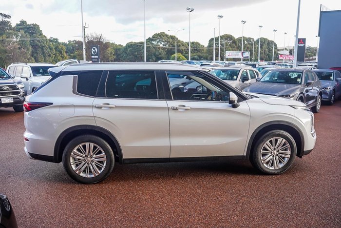 2022 Mitsubishi Outlander LS