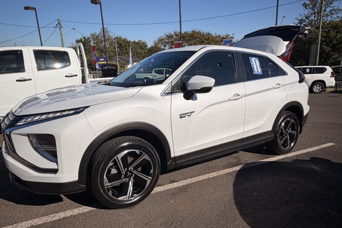 2024 MITSUBISHI ECLIPSE CROSS ES PHEV (AWD)