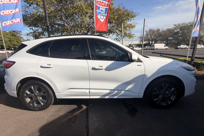 2022 FORD ESCAPE ST-LINE (FWD)