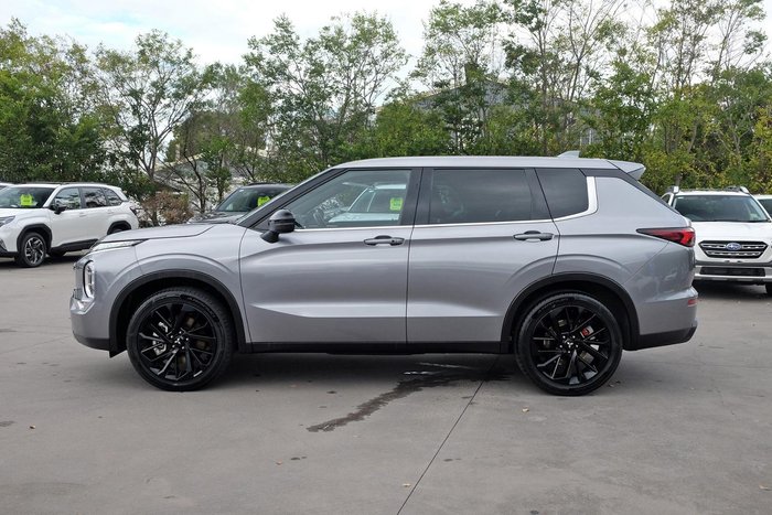 2023 Mitsubishi Outlander LS Black Edition