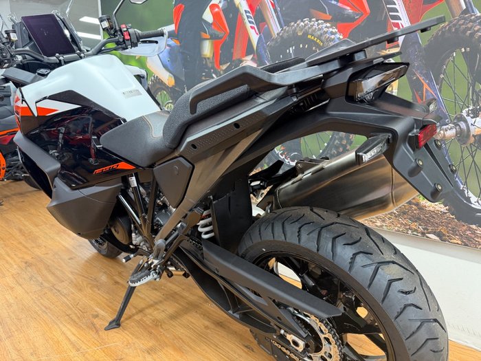 2026 Ktm 1390 SUPER ADVENTURE S Black
