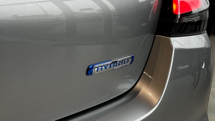 2026 Suzuki Swift Hybrid GLX UZ Premium Silver