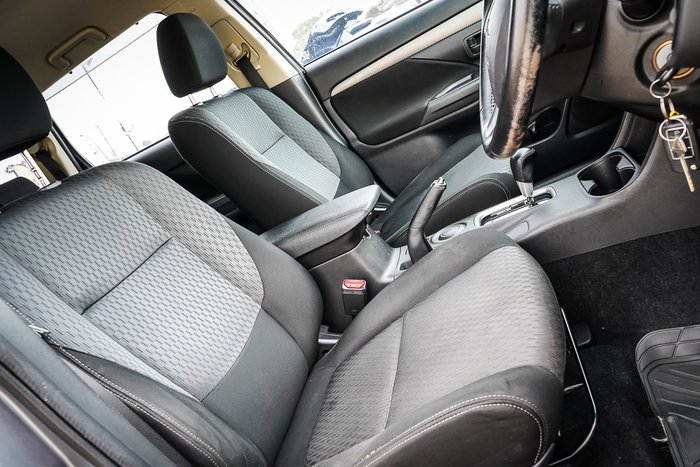 2014 Mitsubishi Outlander ES