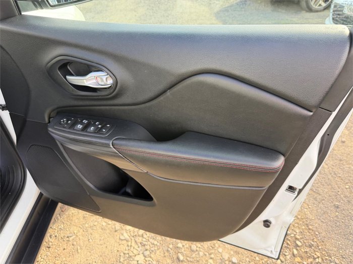 2015 JEEP CHEROKEE TRAILHAWK (4x4)