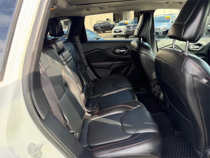 2015 JEEP CHEROKEE TRAILHAWK (4x4)